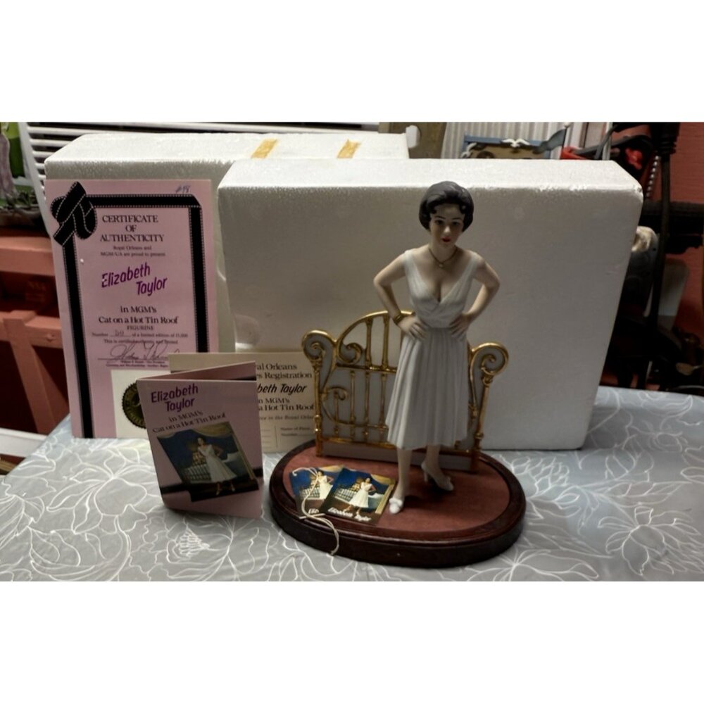 ELIZABETH TAYLOR "MAGGIE" CAT ON A HOT TIN ROOF FIGURINE #50